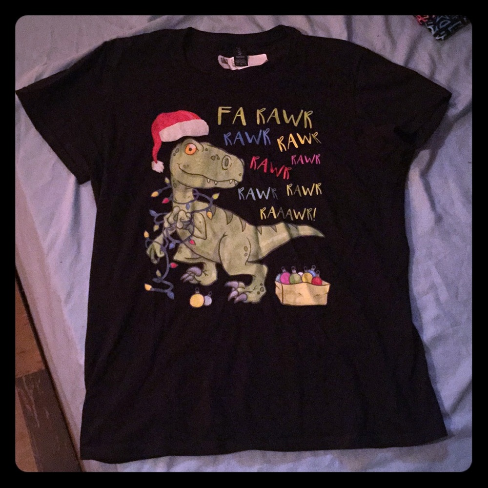 Cute holiday Dino tee women’s medium